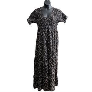 Elegant Black and Cream Maxi Dress